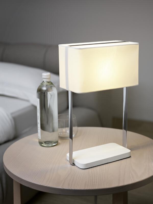 Stolní lampa do ložnice z kolekce Jamela