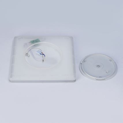 Brilagi - LED Koupelnové stropní svítidlo ULTRA SLIM LED/18W/230V 30x30 cm stříbrná IP54