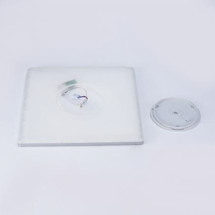 Brilagi - LED Koupelnové stropní svítidlo ULTRA SLIM LED/24W/230V 42x42 cm stříbrná IP54