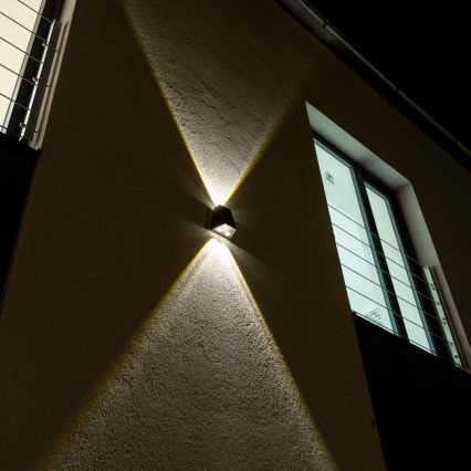 Brilagi - LED Solární nástěnné svítidlo PYRAMID LED/2W/3,2V 1300 mAh IP54