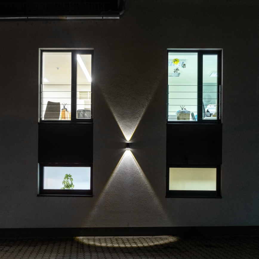 Brilagi - LED Solární nástěnné svítidlo PYRAMID LED/2W/3,2V 1300 mAh IP54