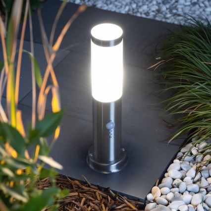 Brilagi - Venkovní lampa se senzorem NOVA 1xE27/15W/230V 40 cm IP44 matný chrom