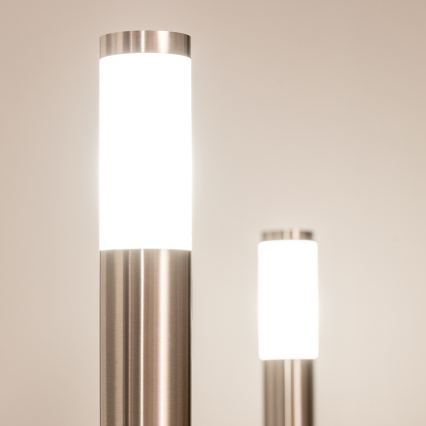 BRILAGI - Venkovní lampa se zásuvkou ELIA 1xE27/20W/230V IP44 50 cm matný chrom