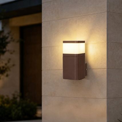 BRILAGI - Venkovní nástěnná lampa se zásuvkou SCHUKO PILLAR 1xG9/11W/230V IP44 hnědá