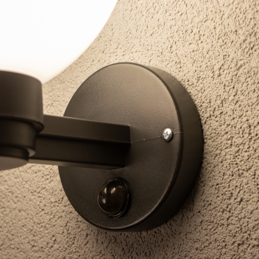 Brilagi - Venkovní nástěnné svítidlo se senzorem pohybu HARBOR 1xE27/40W/230V IP33 černá/bílá