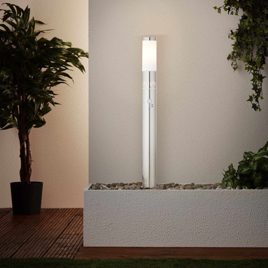Brilliant - LED Venkovní lampa se senzorem LEIGH LED/0,9W/230V + 1xE27/11W 80 cm IP44 lesklý chrom