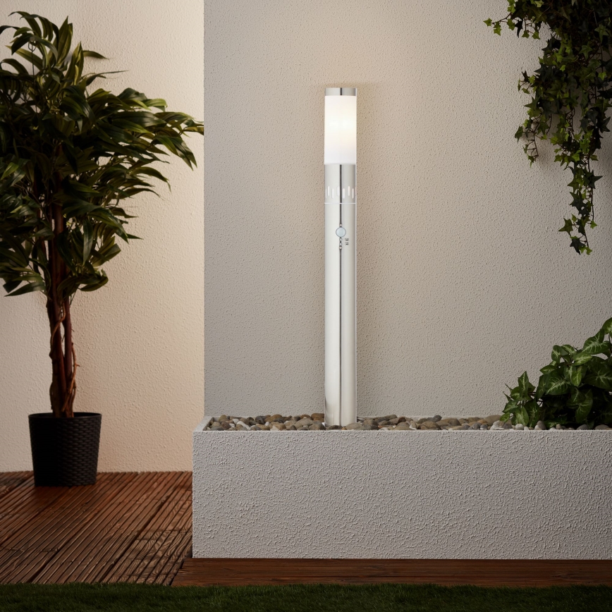Brilliant - LED Venkovní lampa se senzorem LEIGH LED/0,9W/230V + 1xE27/11W 80 cm IP44 lesklý chrom