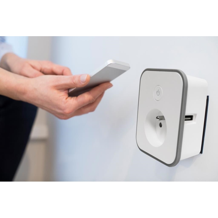 Chytrá zásuvka s měřením spotřeby 3680W/230V + 2xUSB/12W/5V Wi-Fi