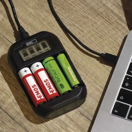 Nabíječka baterií s LCD displejem 4xAA/AAA 5V