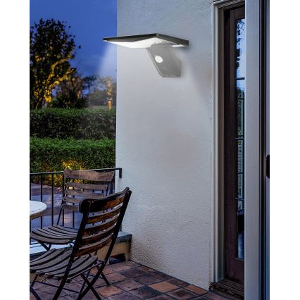 LED Solární nástěnné svítidlo se senzorem LED/2,6W/5,5V IP65 1800 mAh černá