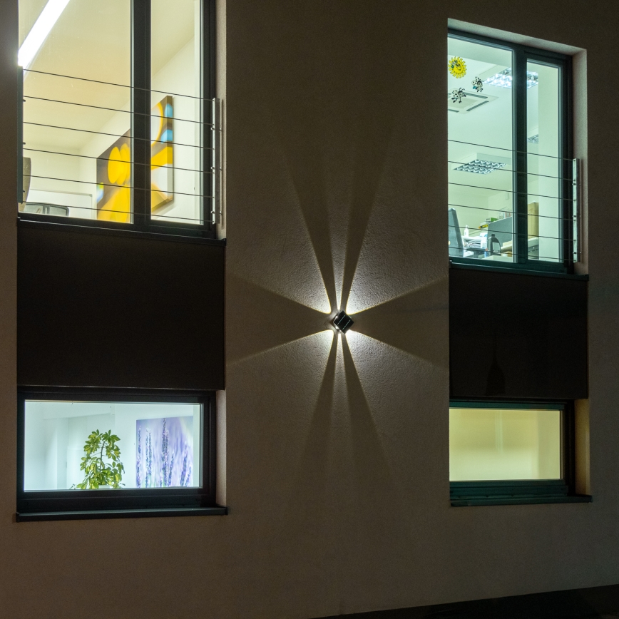 LED Solární nástěnné svítidlo se senzorem LED/2W/5V IP54