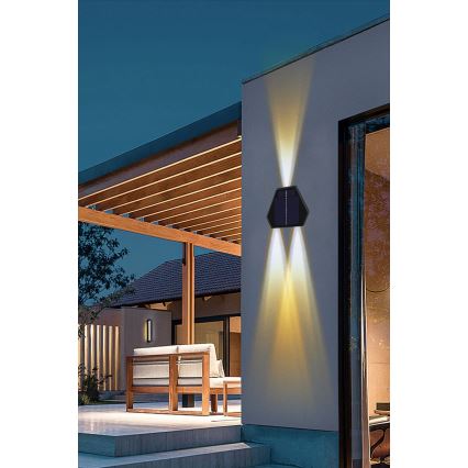 LED Solární nástěnné svítidlo se senzorem LED/2W/5V IP54 1300 mAh