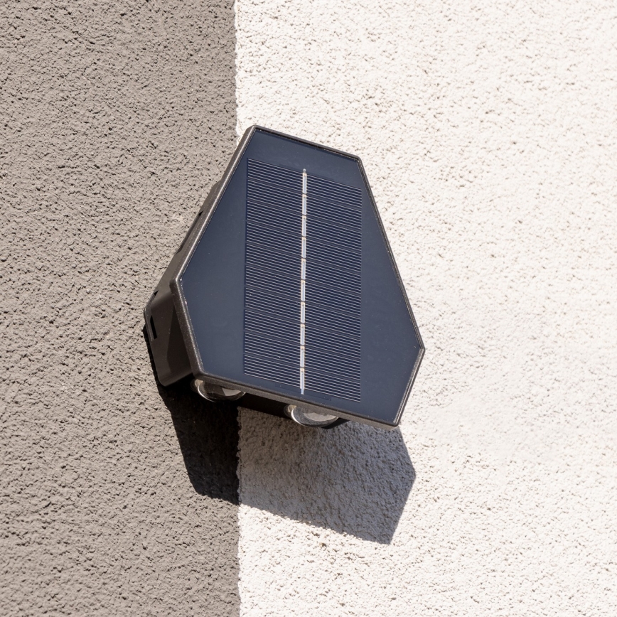 LED Solární nástěnné svítidlo se senzorem LED/2W/5V IP54 1300 mAh
