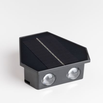 LED Solární nástěnné svítidlo se senzorem LED/2W/5V IP54 1300 mAh