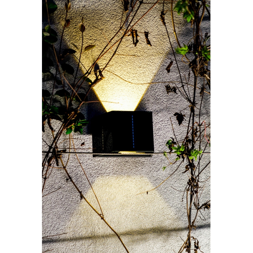 LED Solární nástěnné svítidlo se senzorem LED/2W/5V IP54 1300 mAh