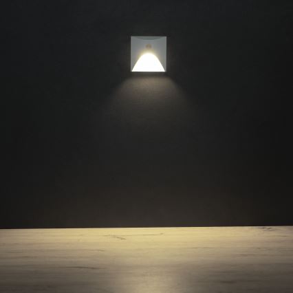 LED Schodišťové svítidlo se senzorem pohybu a soumraku EXIN LED/2,5W/230V 4000K IP65 bílá hranatý
