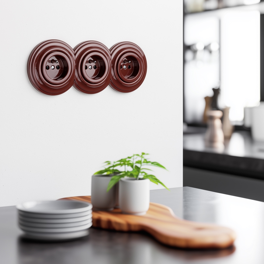 Kliklap - Trojitá retro zásuvka domovní s rámečkem 230V hnědá