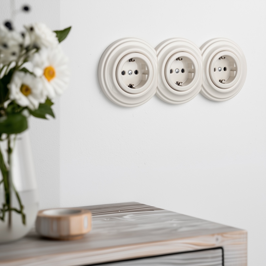 Kliklap - Trojitá retro zásuvka domovní s rámečkem SCHUKO 230V béžová