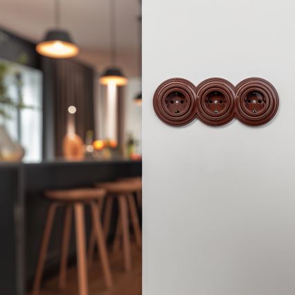 Kliklap - Trojitá retro zásuvka domovní s rámečkem SCHUKO 230V hnědá