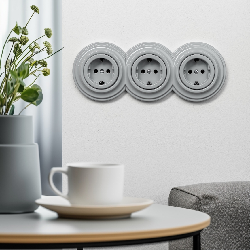 Kliklap - Trojitá retro zásuvka domovní s rámečkem SCHUKO 230V šedá