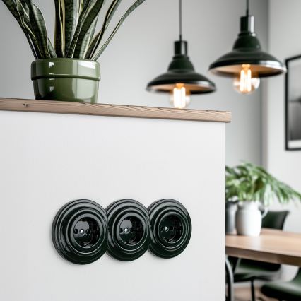 Kliklap - Trojitá retro zásuvka domovní s rámečkem SCHUKO 230V zelená