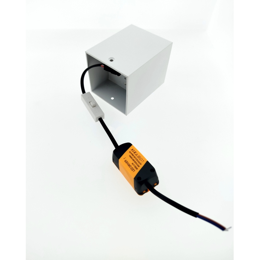 LED Bodové svítidlo LED/5W/230V 3000/4000/6400K 7,5x7,5 cm bílá