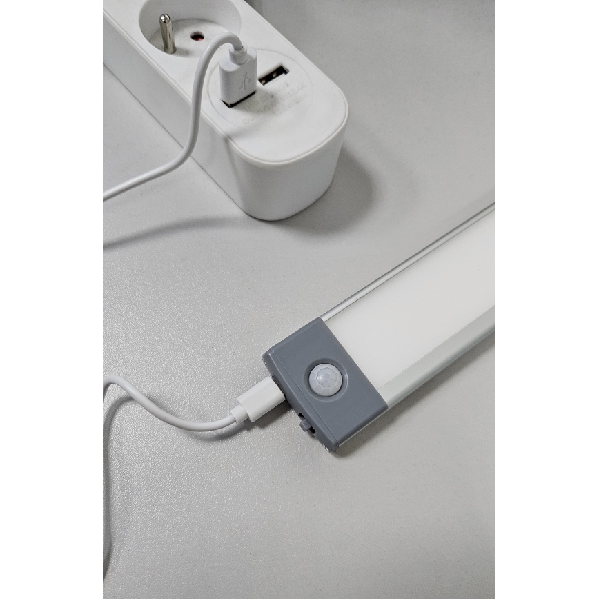 LED Nabíjecí osvětlení nábytku se senzorem LED/2,5W/5V USB 800 mAh 4200K 32,5 cm
