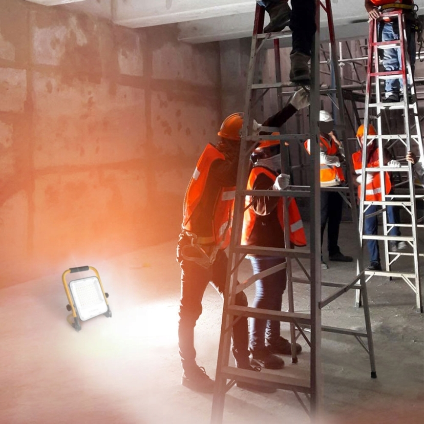 LED Nabíjecí reflektor se stojanem LED/50W/3,2V 4500K 10000 mAh IP65 oranžová