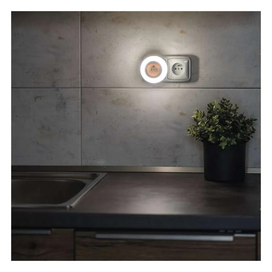LED Noční světlo se senzorem a zásuvkou LED/0,3W/230V