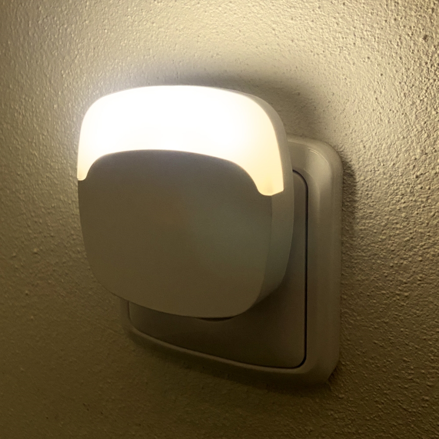 LED Noční světlo se senzorem SAMSUNG CHIP LED/0,5W/230V 65mm 3000K hranatý