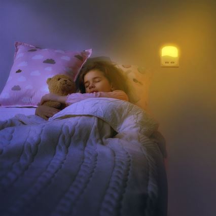 LED Noční světlo se senzorem soumraku do zásuvky 2xUSB LED/0,45W/230V 3000K