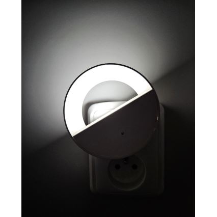 LED Noční světlo se senzorem soumraku LED/0,5W/230V bílá
