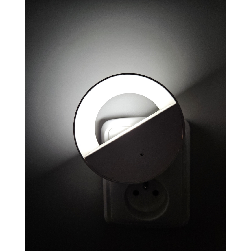 LED Noční světlo se senzorem soumraku LED/0,5W/230V bílá