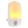 LED Orientační svítidlo se senzorem pohybu a soumraku do zásuvky LED/0,55W/230V bílá