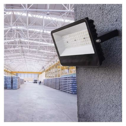 LED Reflektor AVENO LED/48W/230V 4000K 7200 lm IP66 černá