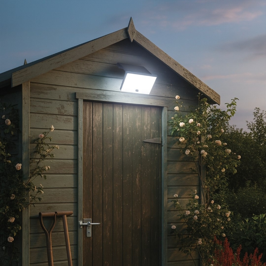 LED Reflektor se senzorem a solárním panelem FUJI LED/8W/3,7V 2000 mAh IP65
