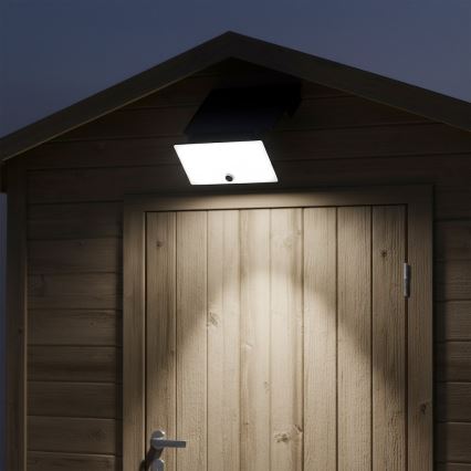 LED Reflektor se senzorem a solárním panelem FUJI LED/8W/3,7V 2000 mAh IP65