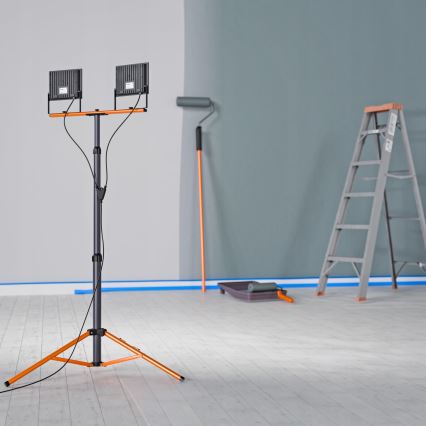 LED Reflektor se stojanem 2xLED/100W/230V 4500K IP65 černá/oranžová