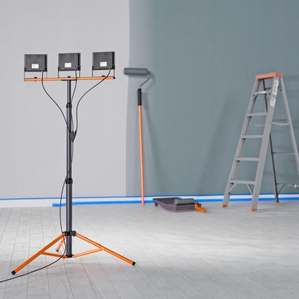 LED Reflektor se stojanem 3xLED/50W/230V 4500K IP65 černá/oranžová