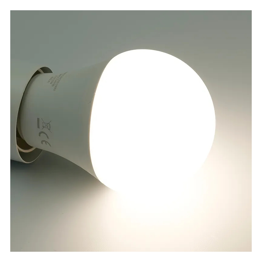 LED RGBW Stmívatelná žárovka A60 E27/9W/230V 2700-6500K Wi-Fi Tuya