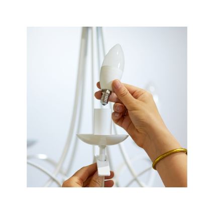 LED RGBW Stmívatelná žárovka C37 E14/4,9W/230V 2200-6500K CRI 90 Wi-Fi -WiZ