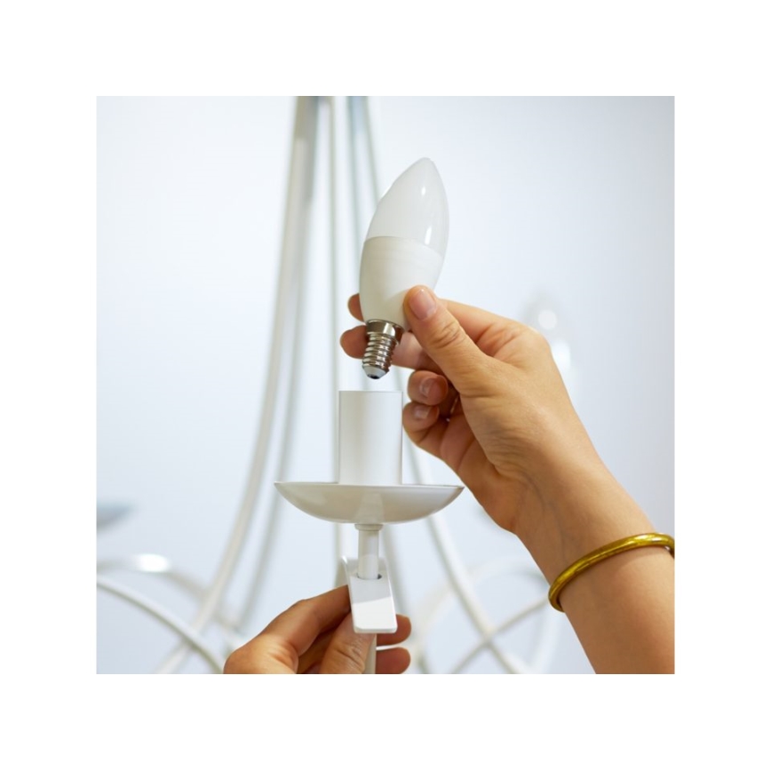 LED RGBW Stmívatelná žárovka C37 E14/4,9W/230V 2200-6500K CRI 90 Wi-Fi -WiZ