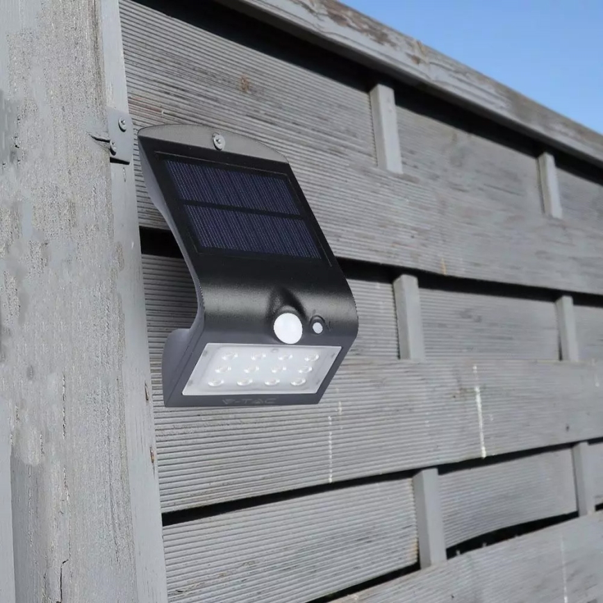 LED Solární nástěnné svítidlo se senzorem LED/1.5W/3,7V IP65 1200 mAh