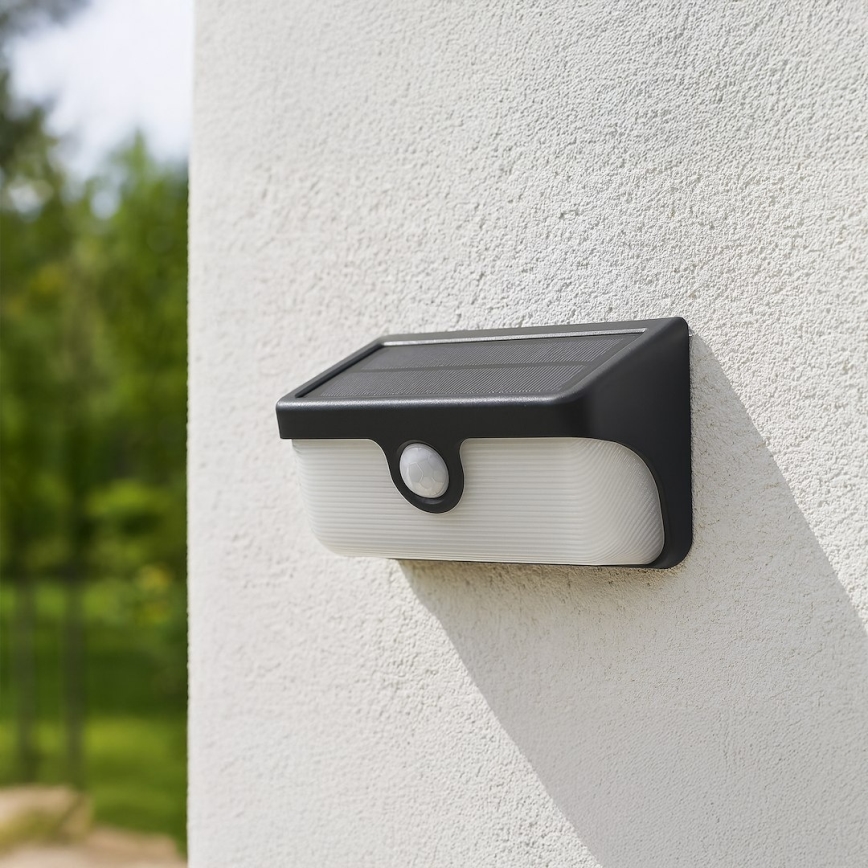 LED Solární nástěnné svítidlo se senzorem LINK LED/5W/3,7V IP65 černá