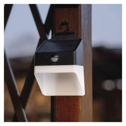 LED Solární nástěnné svítidlo se senzorem LUMI LED/3,7W IP65 černá