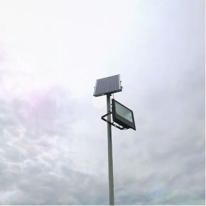 LED Stmívatelný solární reflektor LED/12W/3,2V 6000K IP65 5000 mAh + dálkové ovládání