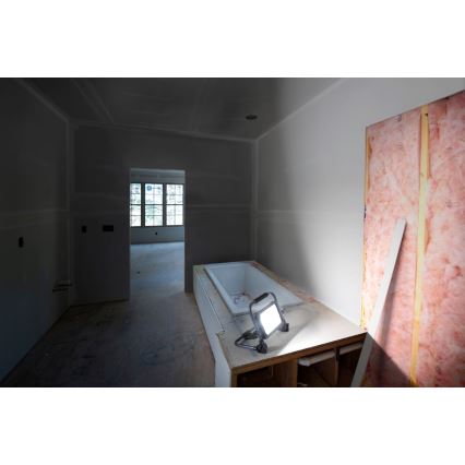 Ledvance - LED Stmívatelný venkovní nabíjecí reflektor WORKLIGHT BATTERY LED/20W/5V 2200 mAh IP54