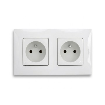 Legrand - Dvojitá zásuvka domovní s rámečkem NILOE 250V bílá