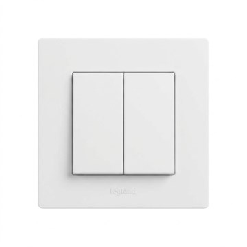 Legrand - Dvojitý schodišťový vypínač č. 6+6 s rámečkem NILOE STEP bílá