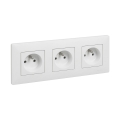 Legrand - Trojitá zásuvka domovní s rámečkem NILOE STEP 250V bílá